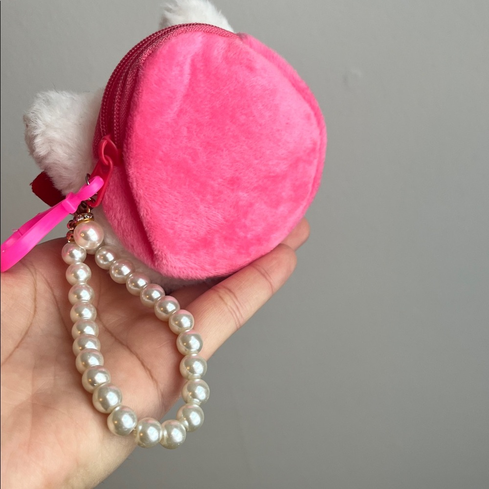 5/$25🎀 Hello Kitty White and Red Plush Coin Purse - Picture 3 of 3
